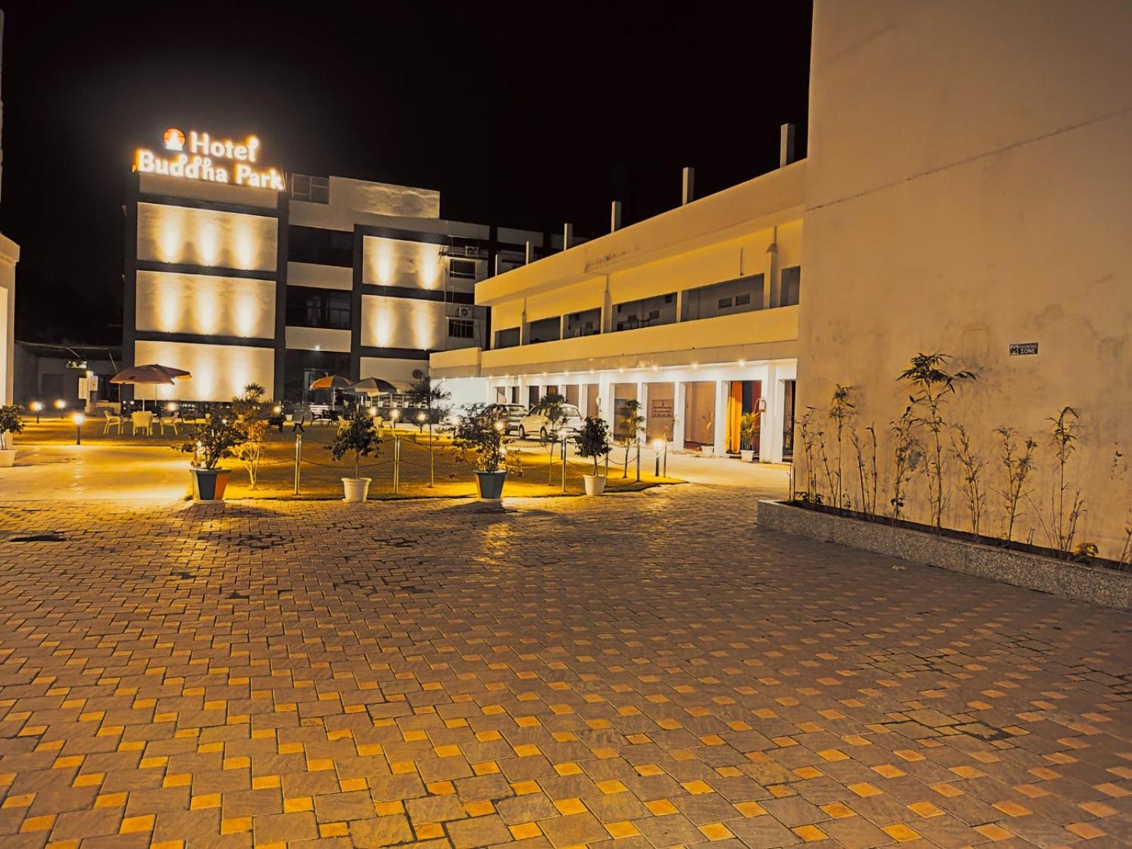 Hotel Buddha Park, Paharia, Varanasi Exteriör bild