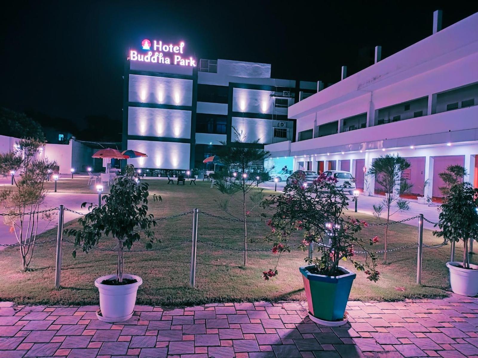 Hotel Buddha Park, Paharia, Varanasi Exteriör bild